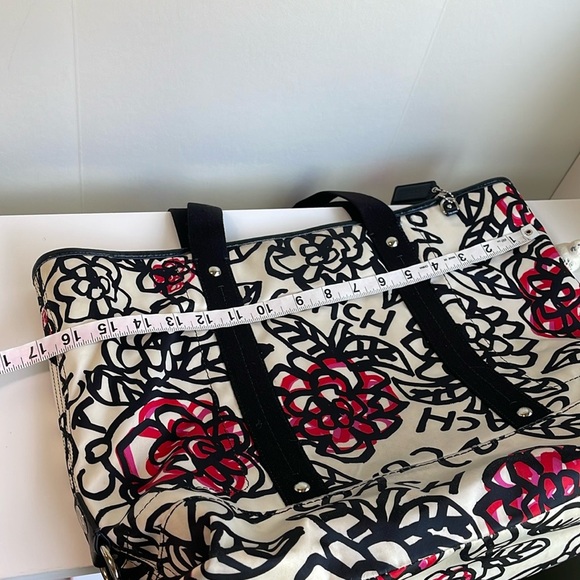 Coach Poppy Tote - Picture 15 of 17
